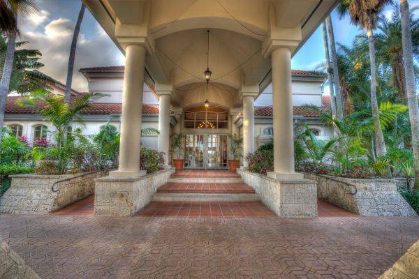 19th Hole Bar and Grill | restaurant | 5001 NW 104th Ave, Doral, FL 33178, USA | 3055918800 OR +1 305-591-8800