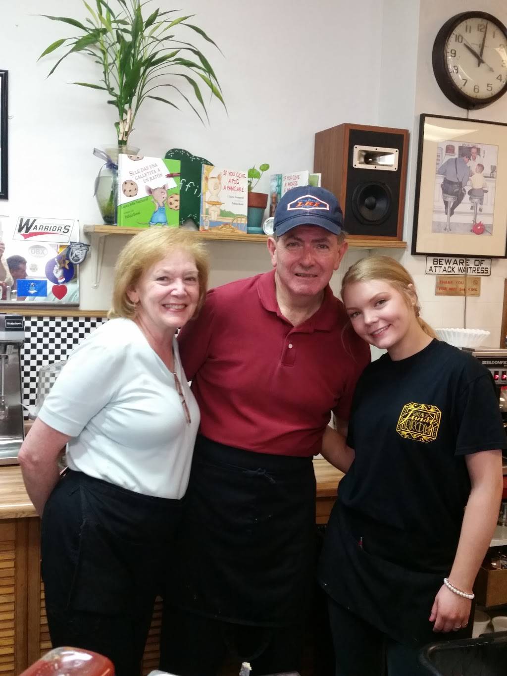 Muffins | restaurant | 1011, 138 W 4th St, Bridgeport, PA 19405, USA | 6102727587 OR +1 610-272-7587