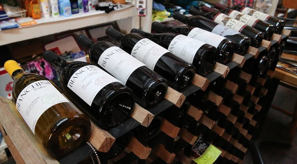 Volcano Country Store | restaurant | 16146 Main St, Volcano, CA 95689, USA | 2092964459 OR +1 209-296-4459