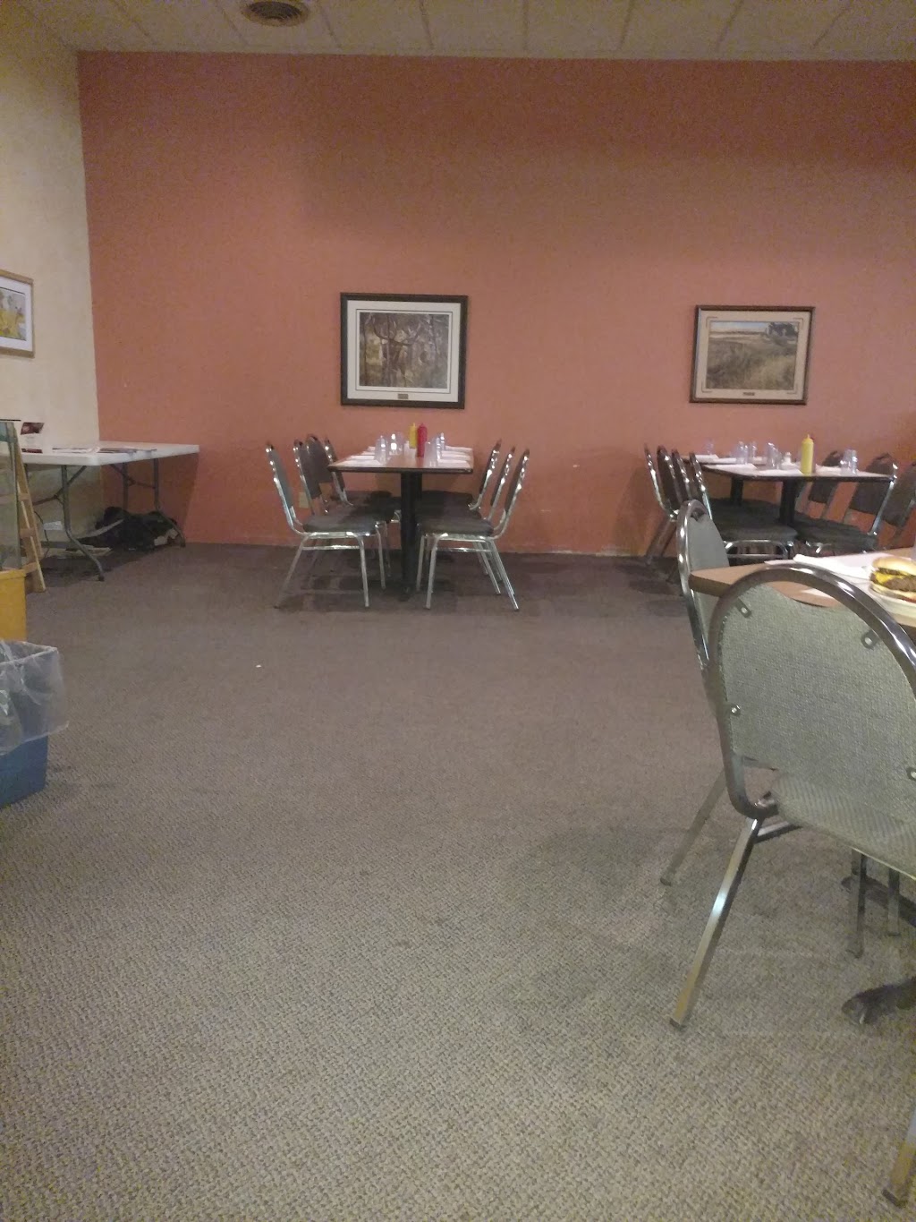 Bennys | restaurant | 200 Main Ave, Lemmon, SD 57638, USA | 6053747257 OR +1 605-374-7257