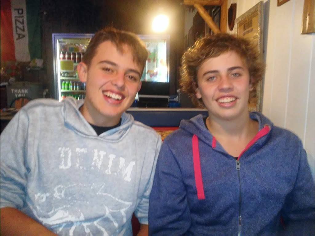 Amys Pizza | restaurant | 140 E Country Ln, Shipshewana, IN 46565, USA | 2607687323 OR +1 260-768-7323