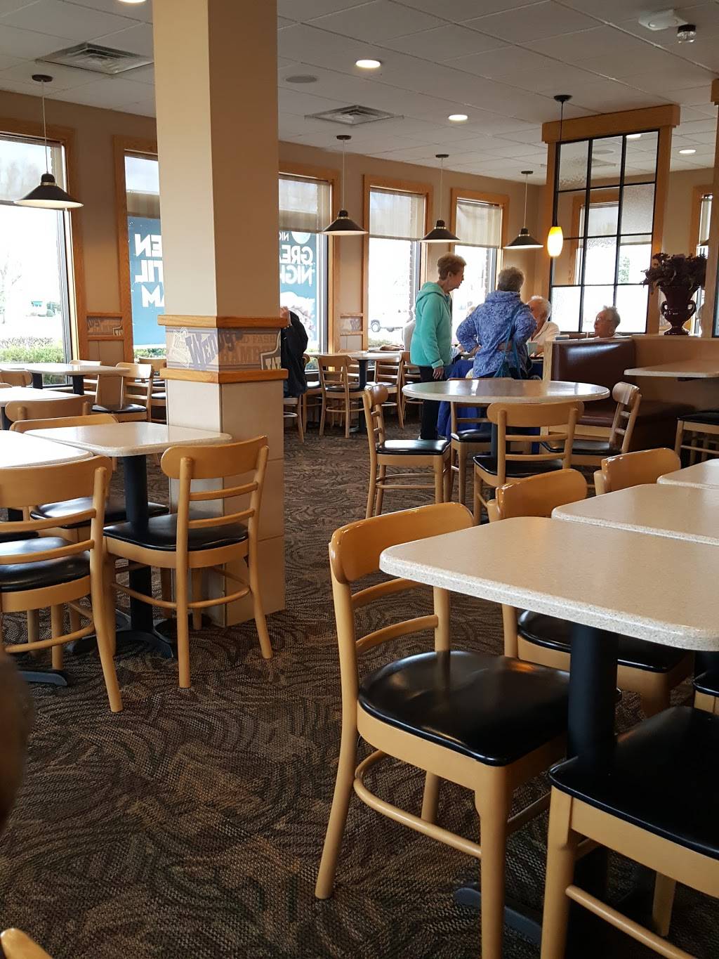Wendys | restaurant | 976 N Henderson St, Galesburg, IL 61401, USA | 3093427011 OR +1 309-342-7011
