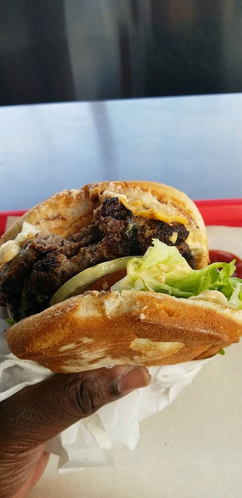 Melo Burger | restaurant | 10003 S Inglewood Ave, Inglewood, CA 90304, USA | 3106723164 OR +1 310-672-3164