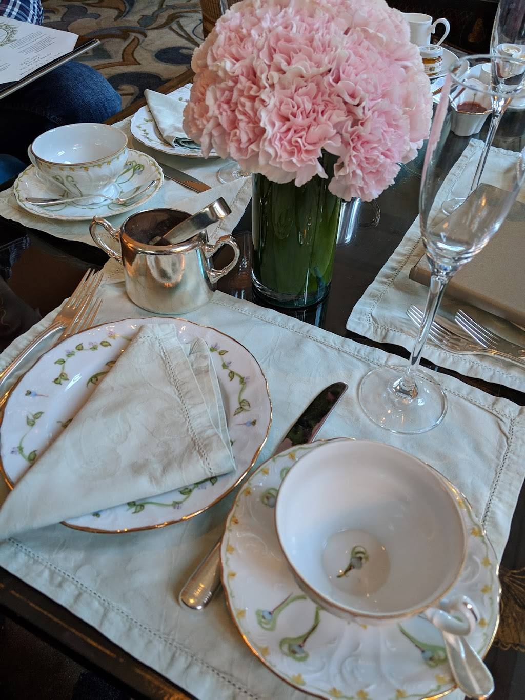 The Living Room at The Peninsula | night club | 9882 S Santa Monica Blvd, Beverly Hills, CA 90212, USA | 3109752736 OR +1 310-975-2736