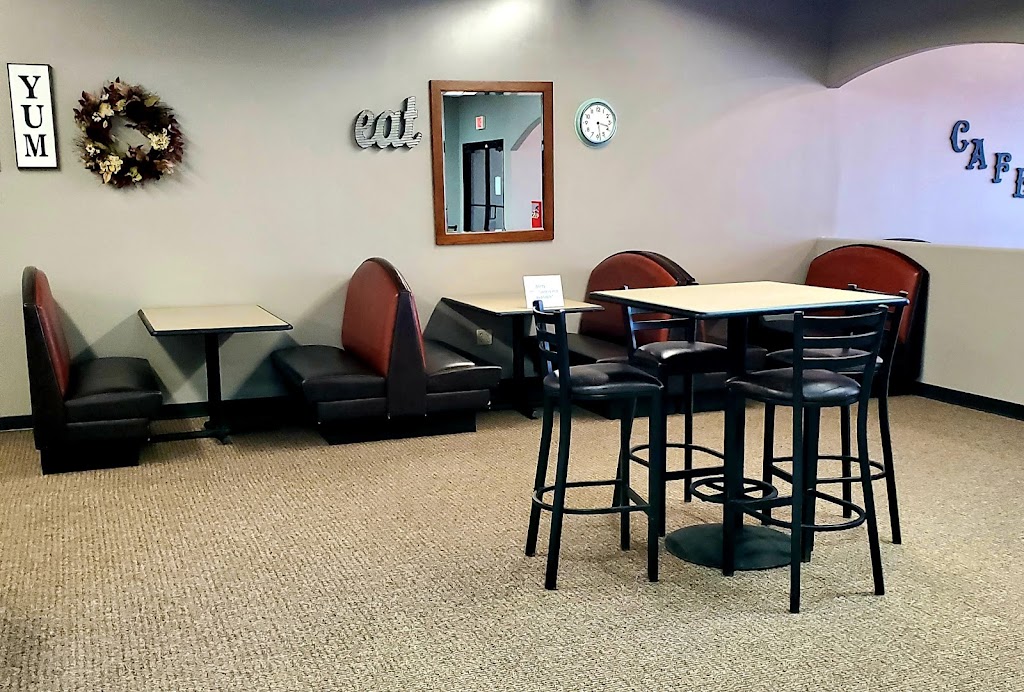 Mikes Cafe & Pizzeria | restaurant | 3 E Hwy 61, Esko, MN 55733, USA | 2188796633 OR +1 218-879-6633