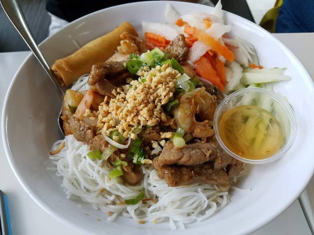 Joy Yee | restaurant | 2139 S China Pl, Chicago, IL 60616, USA | 3123280001 OR +1 312-328-0001