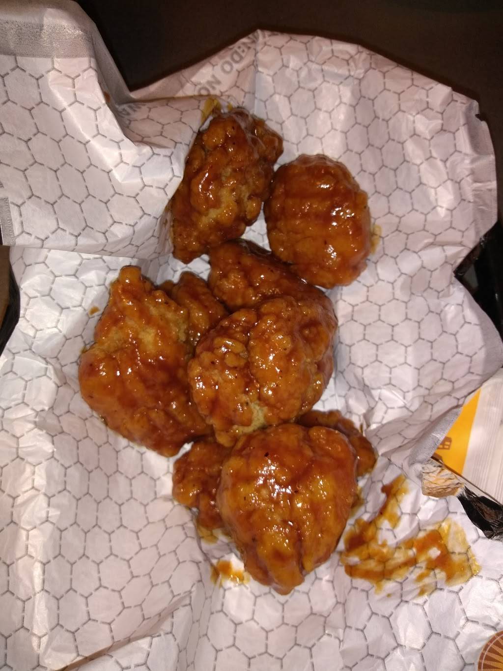 Pizza Hut | meal takeaway | 2747 Henry St, Muskegon, MI 49441, USA | 2317334444 OR +1 231-733-4444