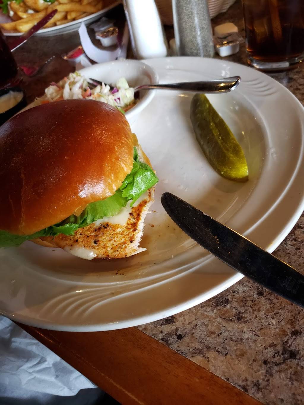 Moes On Ten | restaurant | 39455 W 10 Mile Rd, Novi, MI 48375, USA | 2484789742 OR +1 248-478-9742