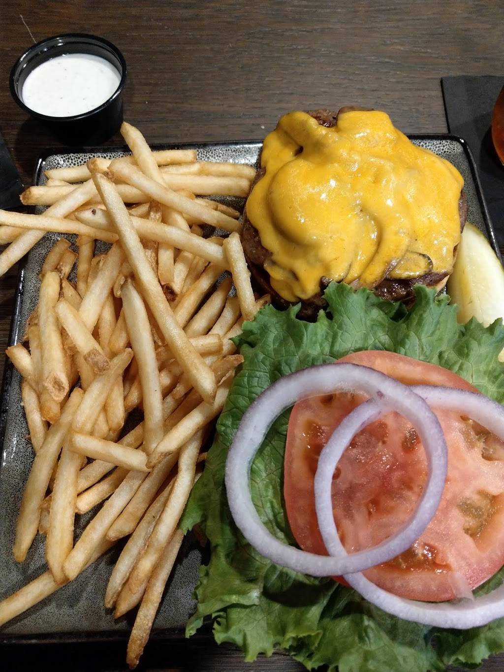 Fosters on the Point | restaurant | 1437 Salem Ave, Hagerstown, MD 21740, USA | 3017397182 OR +1 301-739-7182