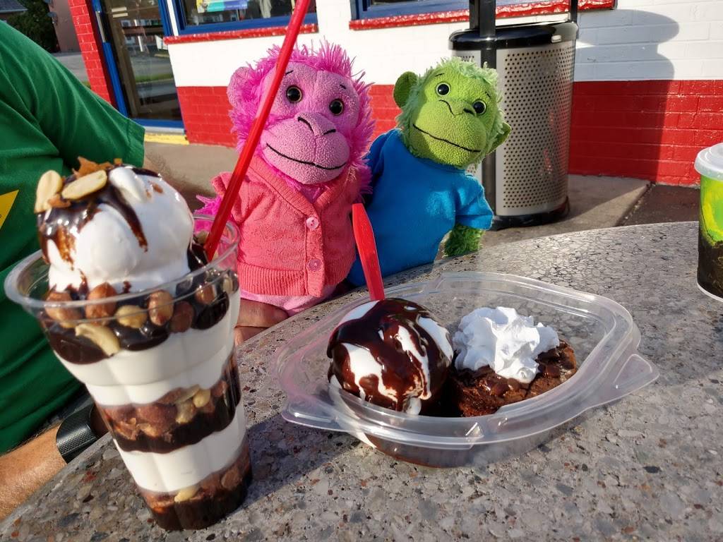 Dairy Queen | restaurant | 707 W Rollins Rd, Round Lake Beach, IL 60073, USA | 8475460550 OR +1 847-546-0550