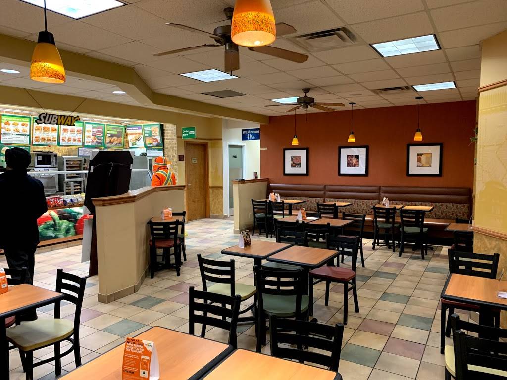 Subway | restaurant | ESSO ON THE RUN TRUCK STOP, 5906 Oil Heritage Rd, Wyoming, ON N7M 5J6, Canada | 5198453249 OR +1 519-845-3249