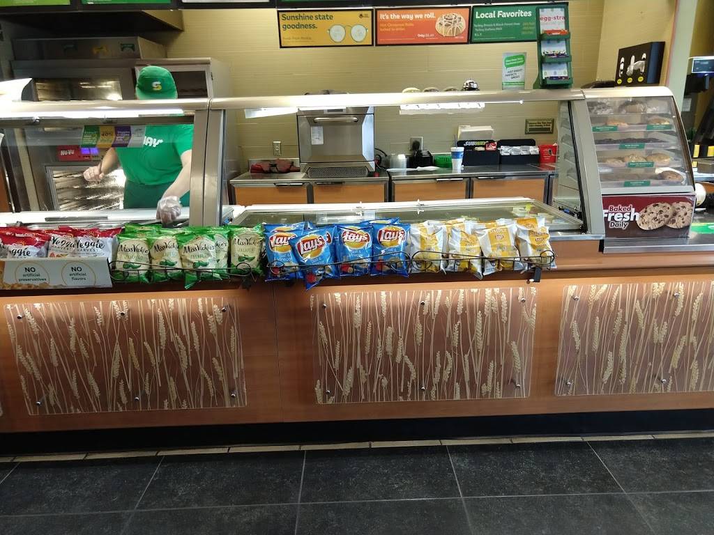 Subway | restaurant | 10571 N, US-301, Wildwood, FL 34785, USA | 3527484034 OR +1 352-748-4034