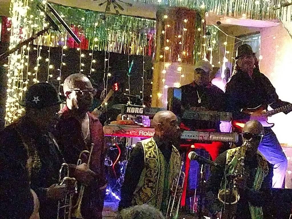 Raven Lounge & Restaurant | night club | 5145 Chene St, Detroit, MI 48211, USA | 3139247133 OR +1 313-924-7133