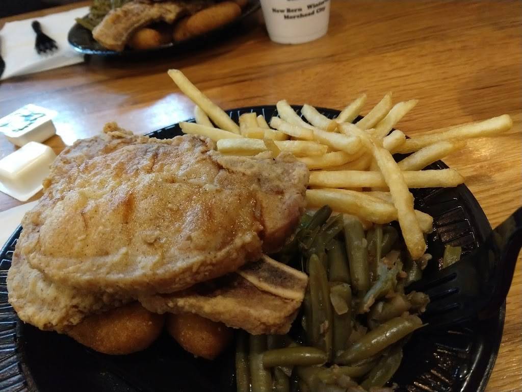 Moores Olde Tyme Barbeque Chicken & Seafood | restaurant | 2043 Central Park Dr, Winterville, NC 28590, USA | 2523534227 OR +1 252-353-4227