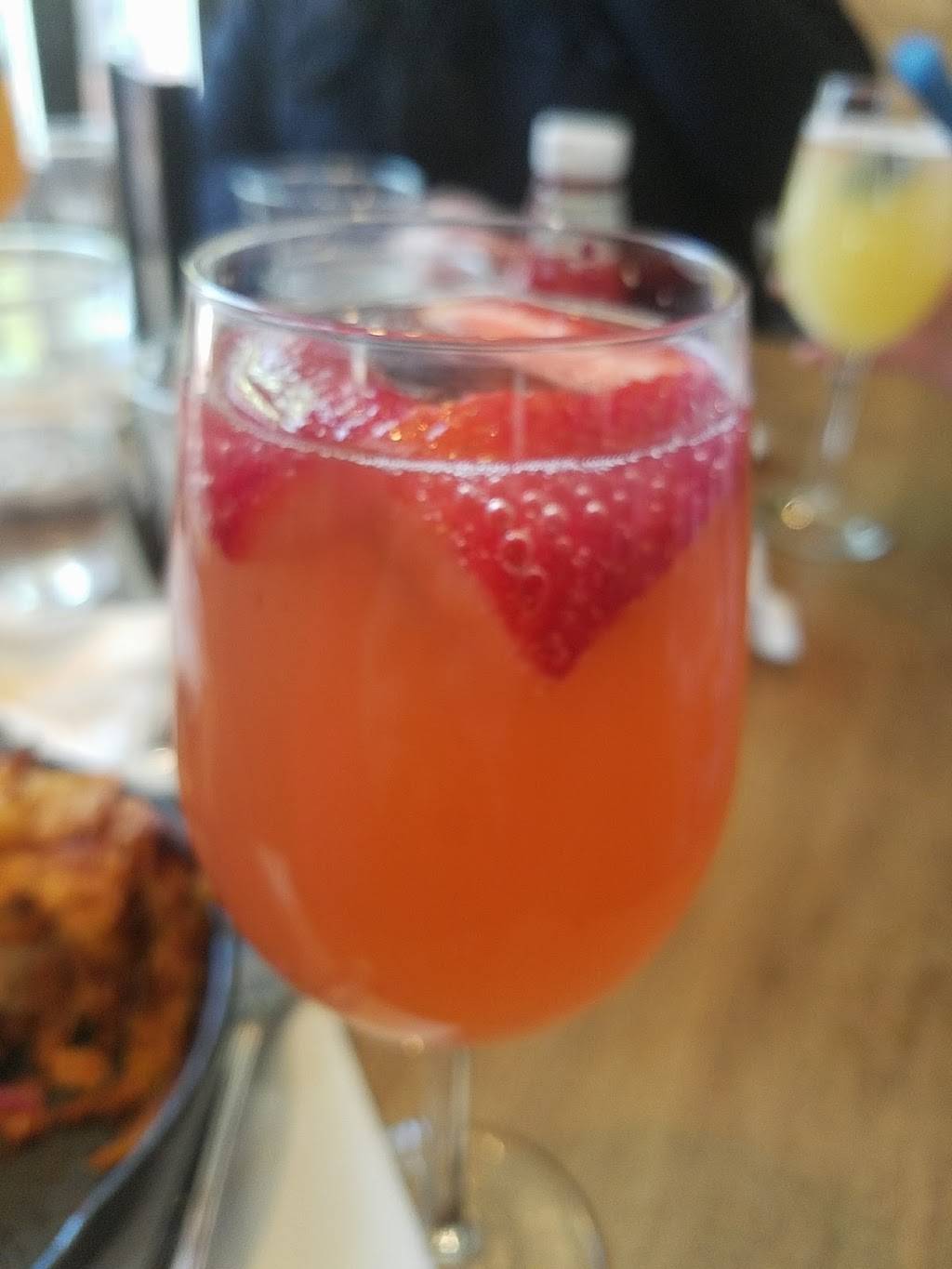 Commonwealth Tavern | restaurant | 2000 W Roscoe St, Chicago, IL 60618, USA | 7736977965 OR +1 773-697-7965