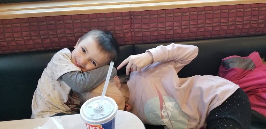 Dairy Queen Grill & Chill | restaurant | 1 Collinsport Dr, Collinsville, IL 62234, USA | 6183453633 OR +1 618-345-3633