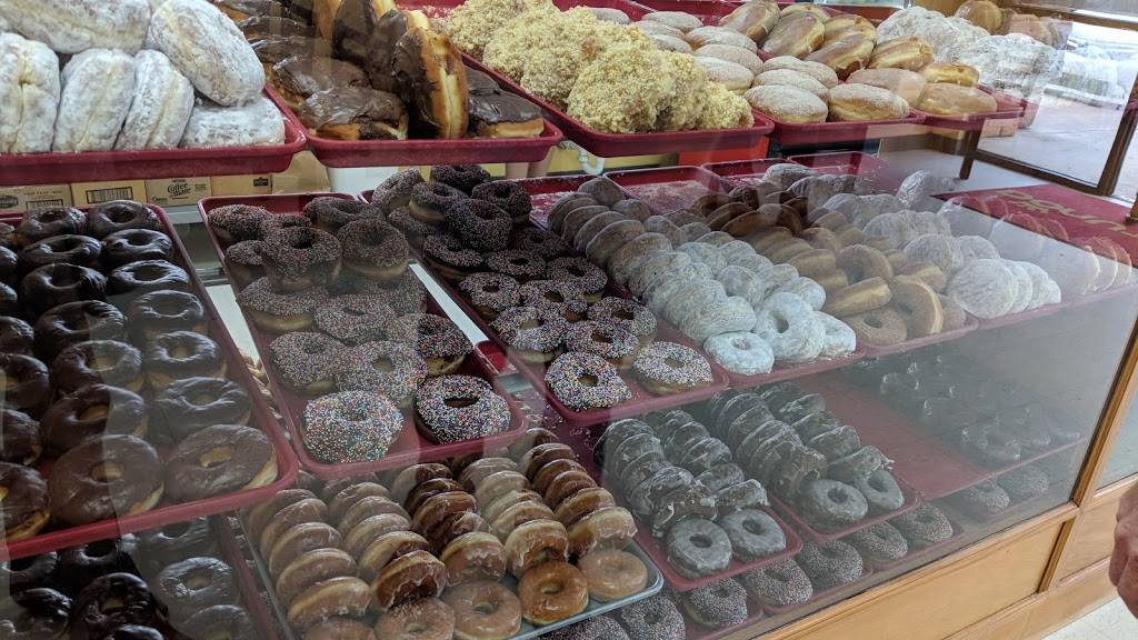 Donut King | bakery | 1660 Girod St, Mandeville, LA 70448, USA | 9859518531 OR +1 985-951-8531