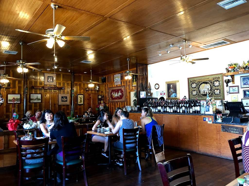 Mom Can Cook Thai Kitchen | restaurant | 18358 Soledad Canyon Rd, Santa Clarita, CA 91387, USA | 6612518103 OR +1 661-251-8103