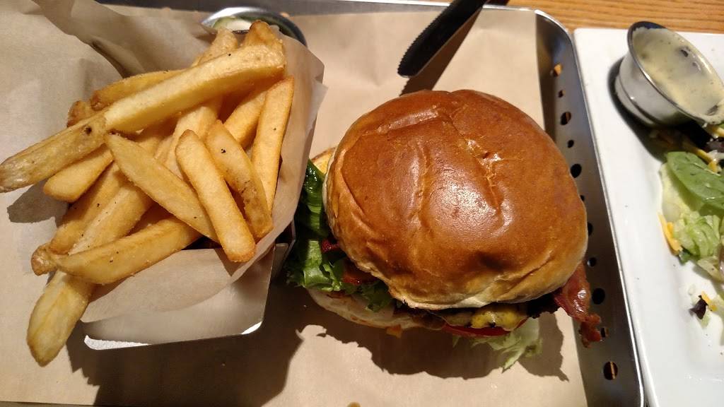 Chilis Grill & Bar | meal takeaway | 320 Larkin Dr, Monroe, NY 10950, USA | 8457748217 OR +1 845-774-8217