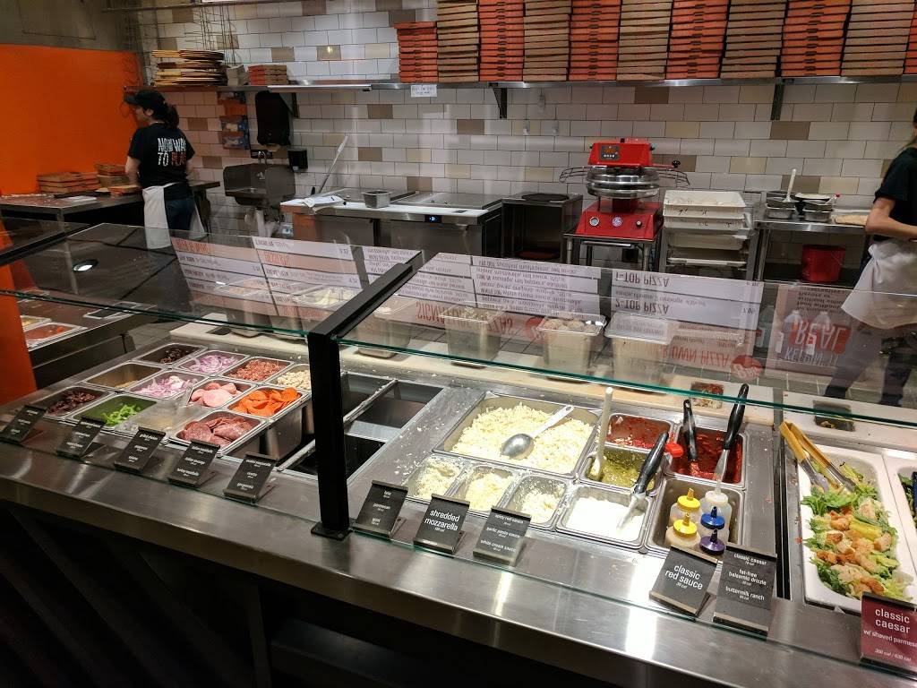 Blaze Pizza | meal takeaway | 13075 Victory Blvd, North Hollywood, CA 91606, USA | 8184836819 OR +1 818-483-6819