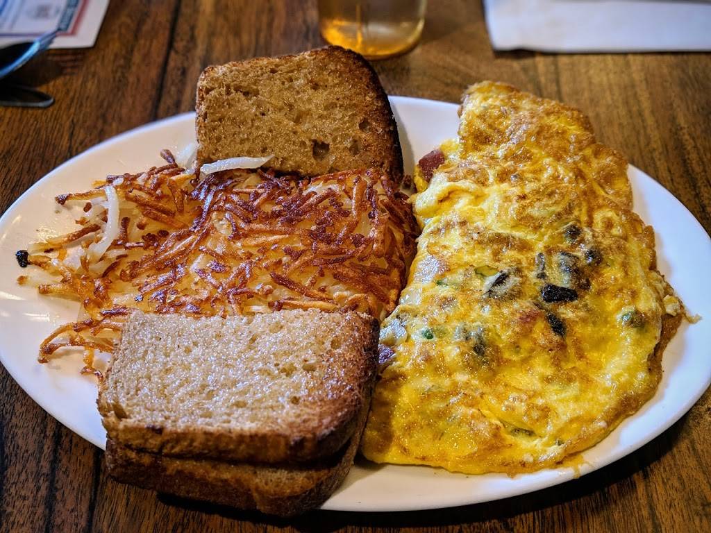 Eagle Inn - Sauk Prairie | bakery | 655 Water St, Prairie Du Sac, WI 53578, USA | 6086434516 OR +1 608-643-4516