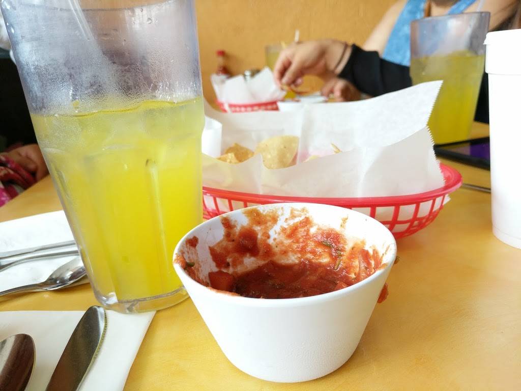 Chiquita Bonita | restaurant | 3565 E Colorado Blvd, Pasadena, CA 91107, USA | 6267965592 OR +1 626-796-5592