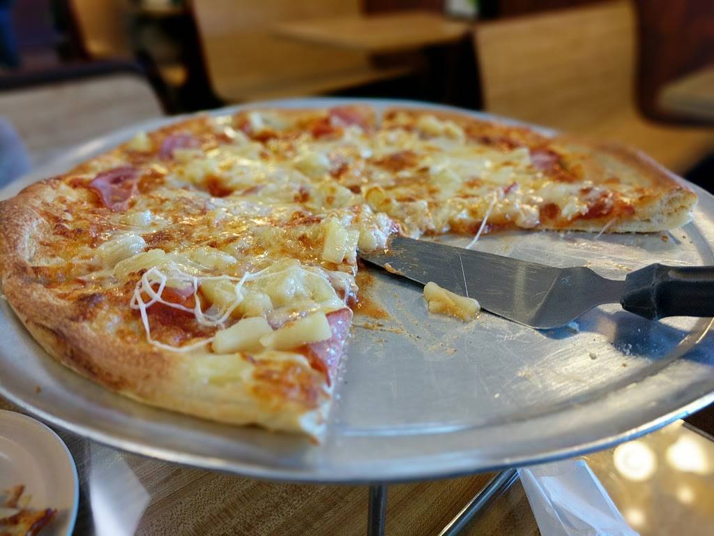 Pizza House | restaurant | 310 Poplar St, Travelers Rest, SC 29690, USA | 8648343300 OR +1 864-834-3300