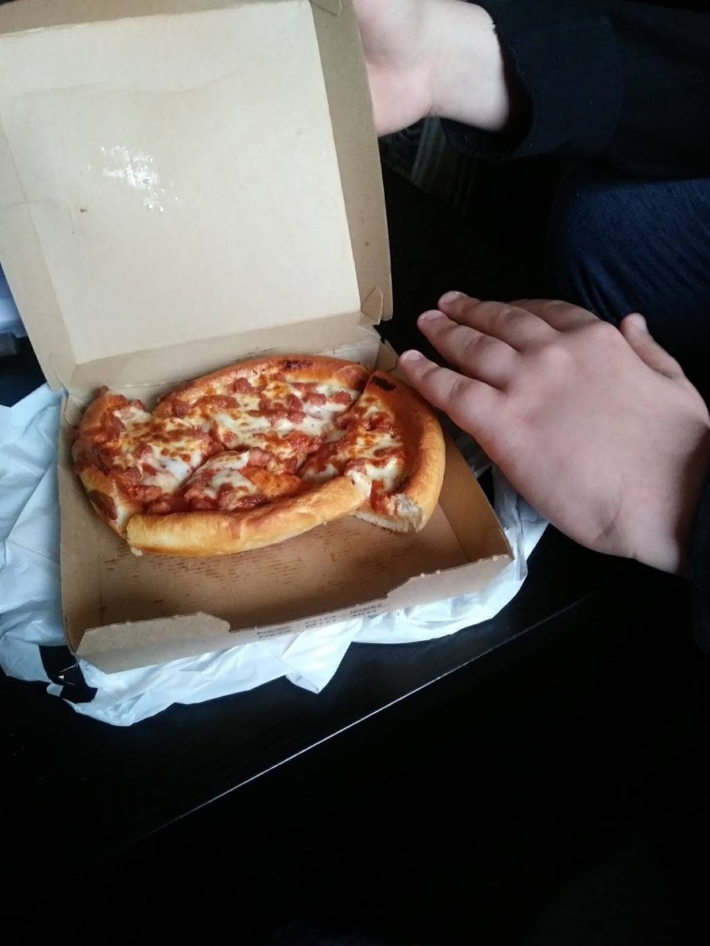 Pizza Hut | meal delivery | 482 The Queensway S, Keswick, ON L4P 2E3, Canada | 9054765888 OR +1 905-476-5888