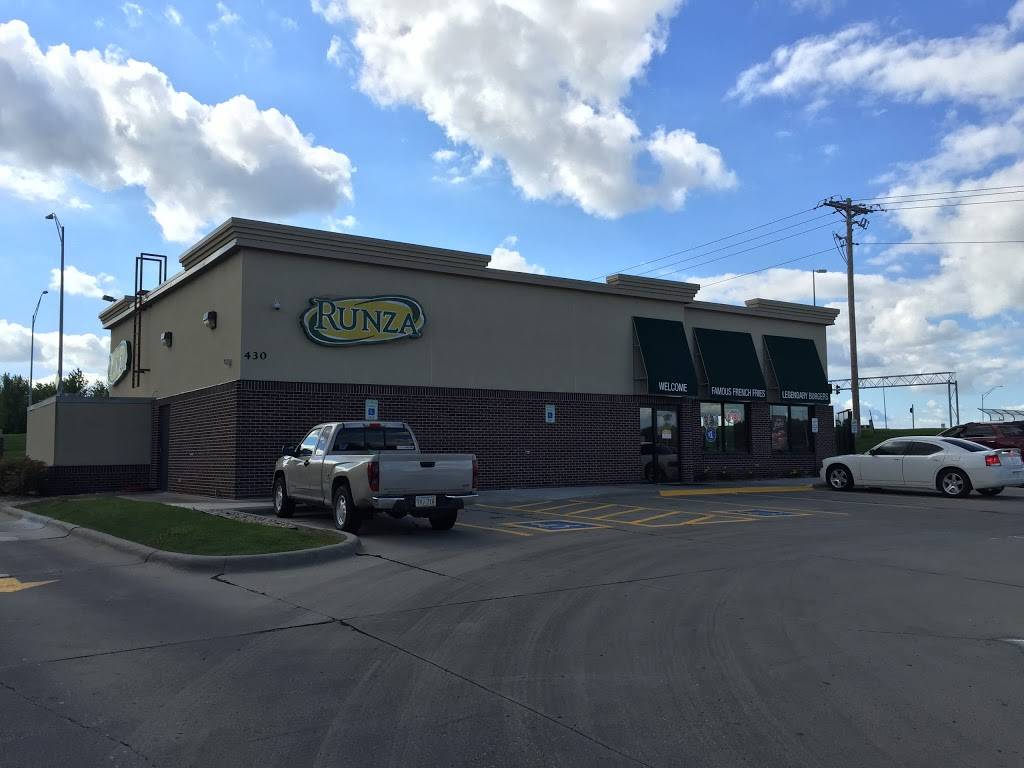 Runza Restaurant | restaurant | 430 168th St, Omaha, NE 68118, USA | 4022893555 OR +1 402-289-3555