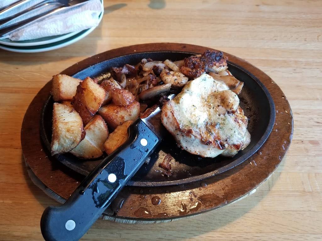 Applebees Grill + Bar | restaurant | 1705 E Tipton St, Seymour, IN 47274, USA | 8125241585 OR +1 812-524-1585