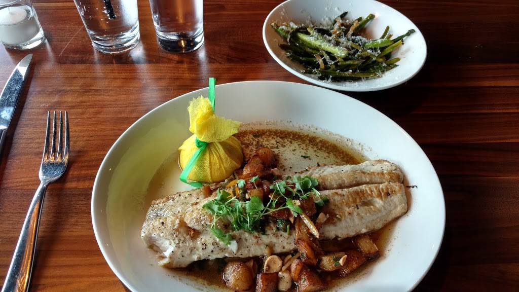 Michael Jordans Restaurant | cafe | 1225 22nd St, Oak Brook, IL 60523, USA | 6308282932 OR +1 630-828-2932