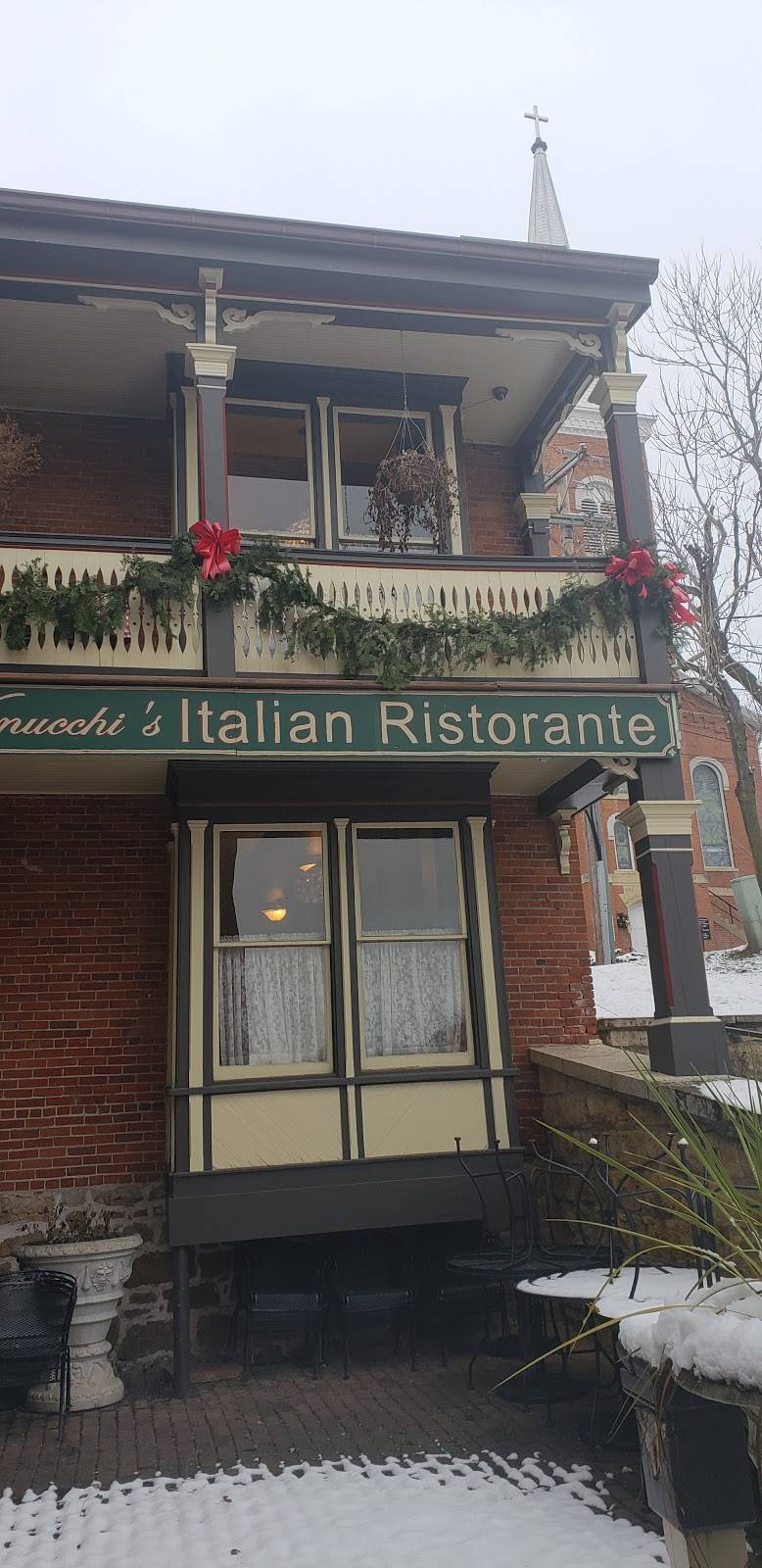 Vinny Vanucchis | restaurant | 201 S Main St, Galena, IL 61036, USA | 8157778100 OR +1 815-777-8100