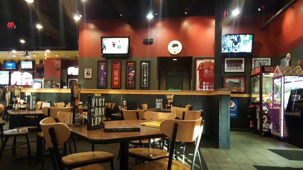 Buffalo Wild Wings | restaurant | 1018 Willow Rd, Northbrook, IL 60062, USA | 8475620333 OR +1 847-562-0333