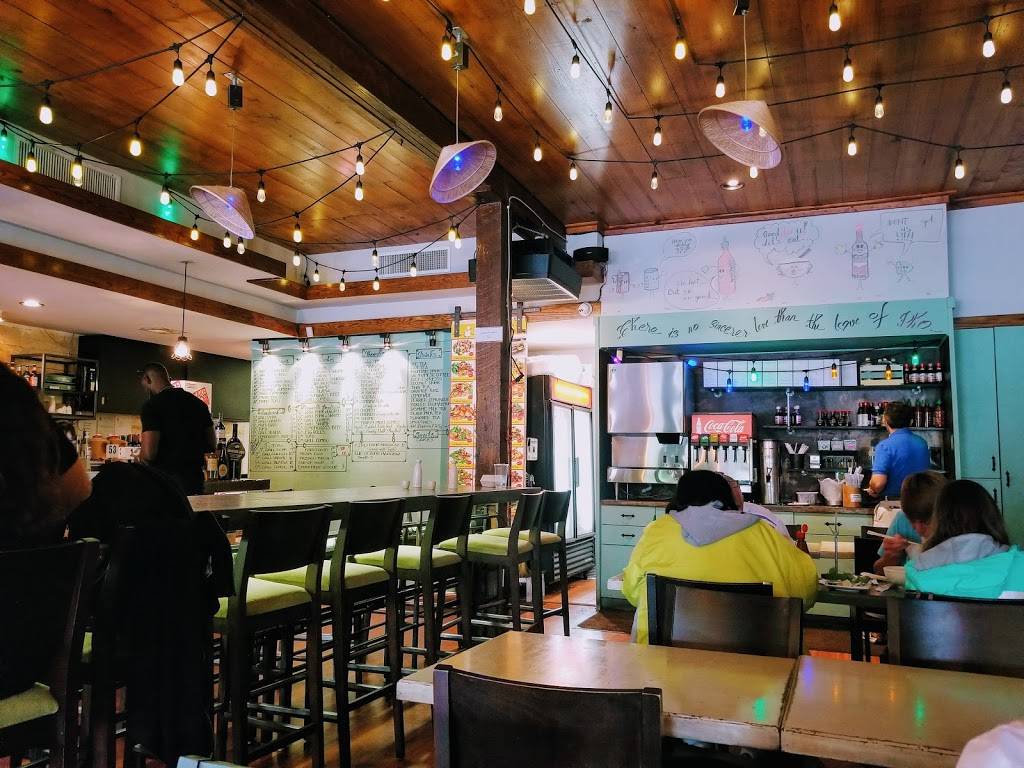 Pho Binh | restaurant | 2916 White Oak Dr, Houston, TX 77007, USA | 8328308900 OR +1 832-830-8900