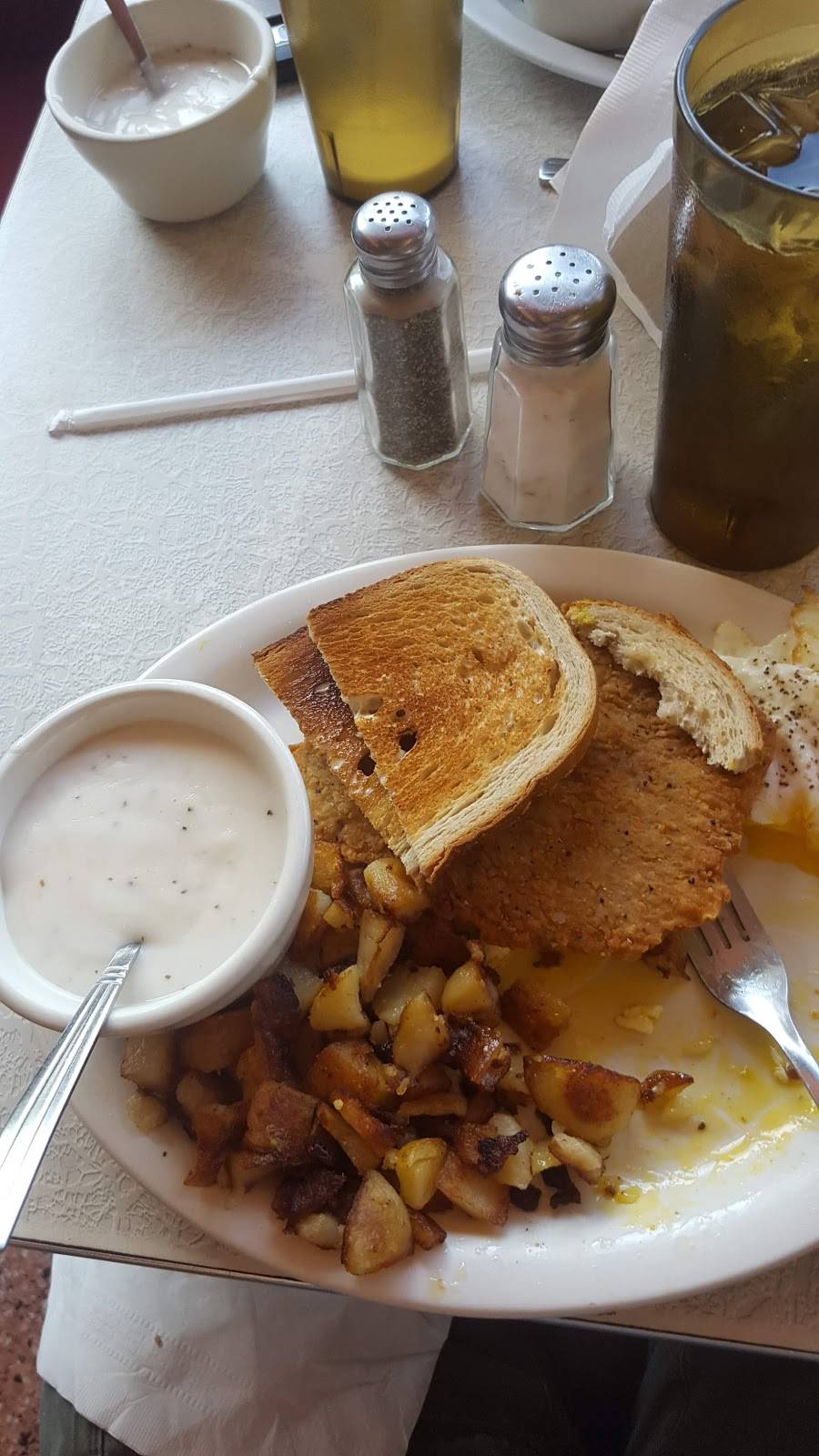 Frost Diner | restaurant | 55 Broadview Ave, Warrenton, VA 20186, USA | 5403473047 OR +1 540-347-3047