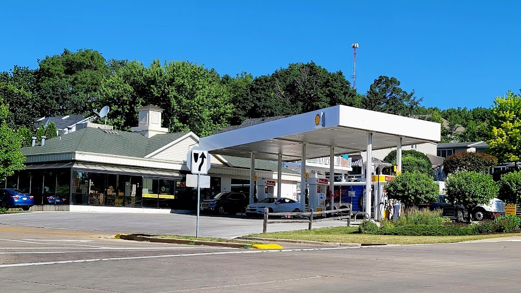 Shell | restaurant | 286 Valley View Dr, Fontana-On-Geneva Lake, WI 53125, USA | 2622750303 OR +1 262-275-0303