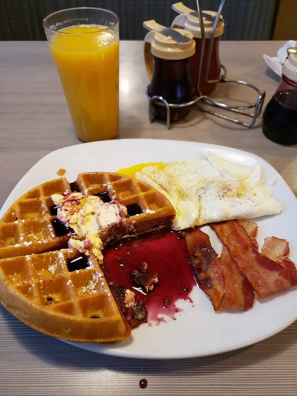 Perkins Restaurant & Bakery | restaurant | 4005 W Michigan St, Duluth, MN 55807, USA | 2186281038 OR +1 218-628-1038