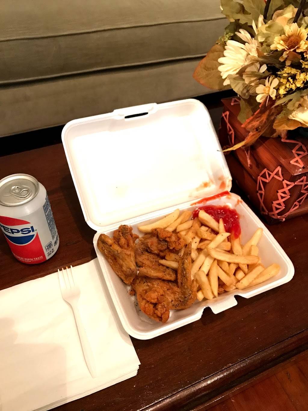 Mr. Bobbys Chicken | restaurant | 2810 Edmondson Ave, Baltimore, MD 21223, USA | 4102336538 OR +1 410-233-6538