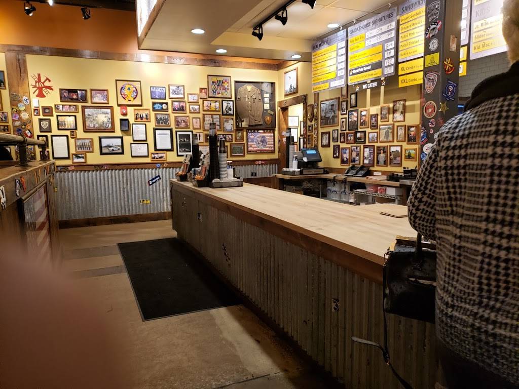 MISSION BBQ | restaurant | 1530 N Green River Rd, Evansville, IN 47715, USA | 8122130200 OR +1 812-213-0200