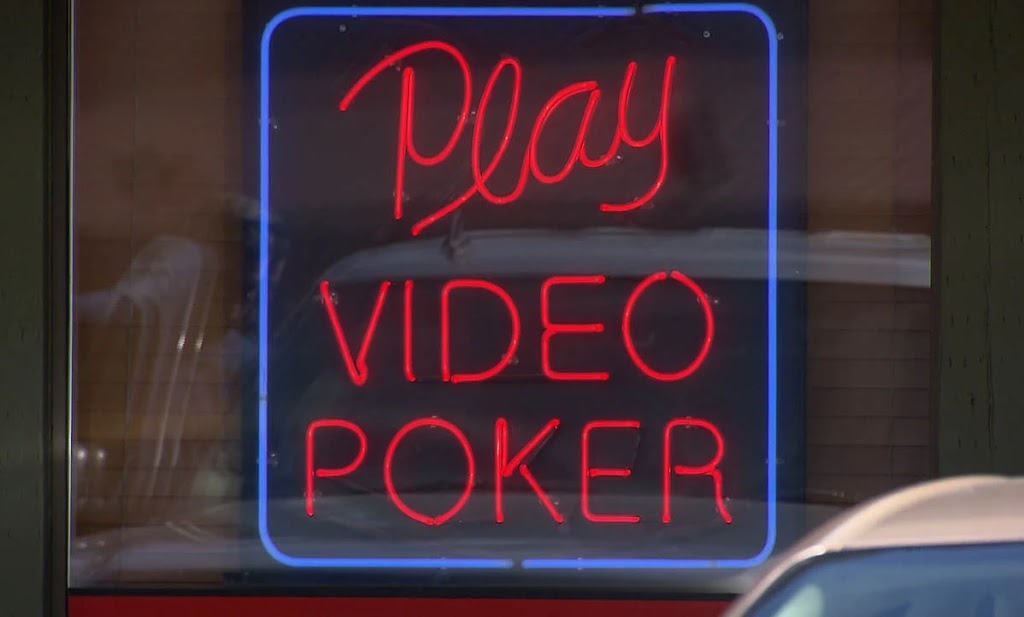 Lucky Lils Deli | restaurant | Northgate Shopping Center, 1330 Mohawk Blvd, Springfield, OR 97477, USA | 5412840432 OR +1 541-284-0432