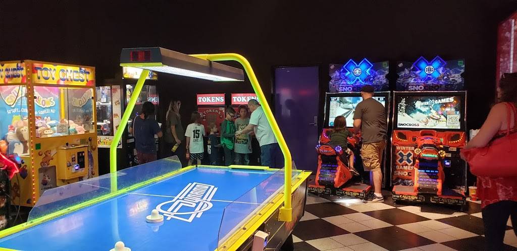 Cinemark Tinseltown USA and XD | meal takeaway | 1545 E Cheyenne Mountain Blvd, Colorado Springs, CO 80906, USA | 7195765082 OR +1 719-576-5082