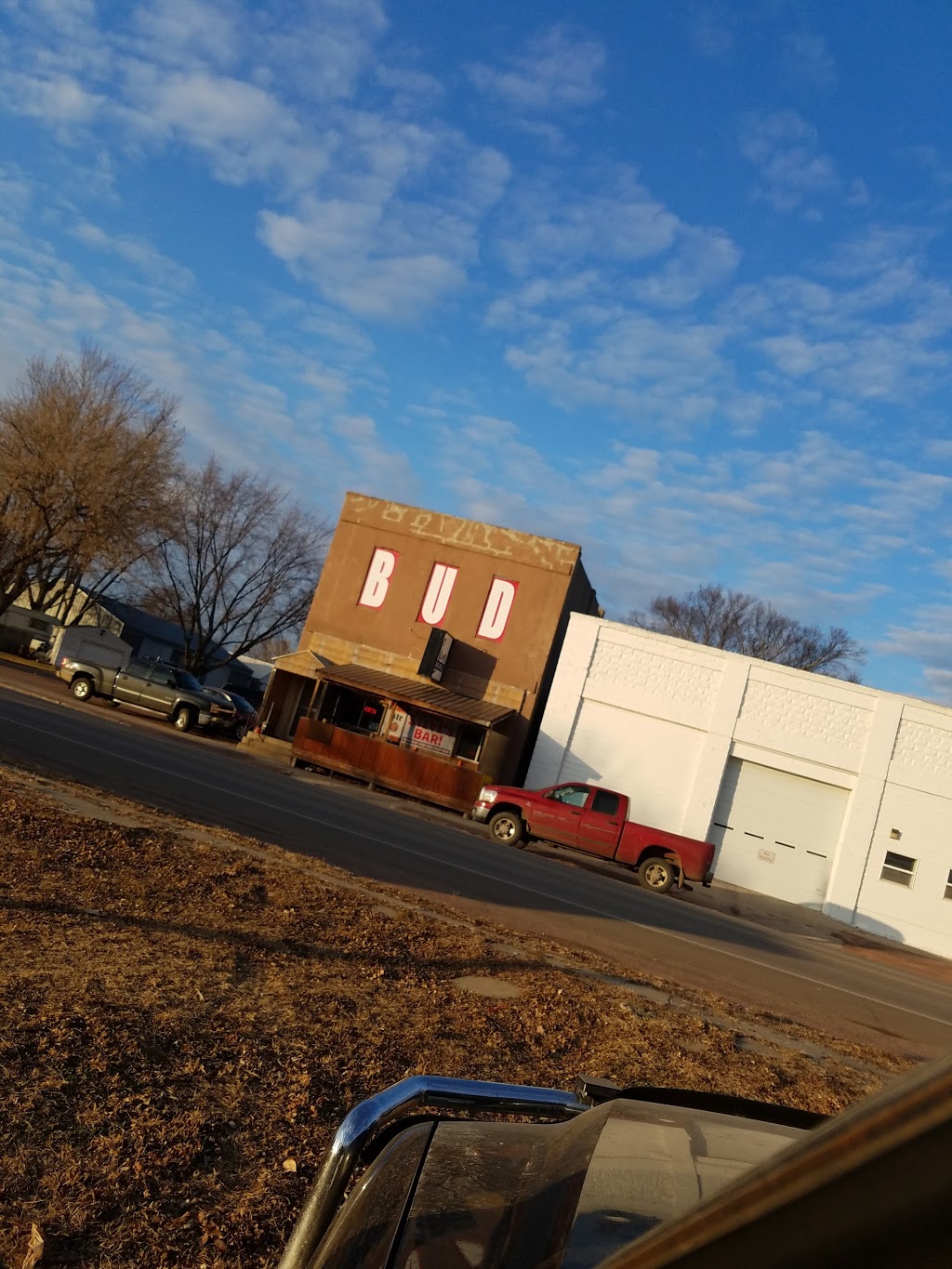 Steves Bar & Grill | restaurant | 212 3rd St, Trent, SD 57065, USA | 6054285603 OR +1 605-428-5603