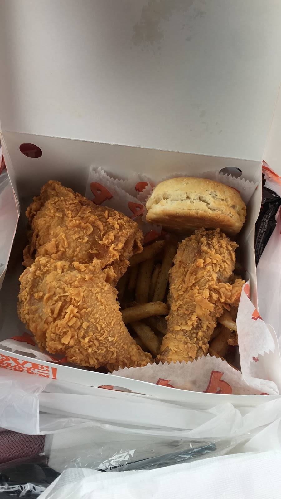 Popeyes Louisiana Kitchen | restaurant | 622 Park Ave, Worcester, MA 01603, USA | 5087629210 OR +1 508-762-9210