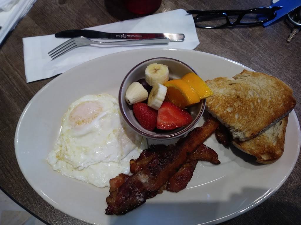 Karlas Beach House | restaurant | 3248 E Ocean View Ave, Norfolk, VA 23518, USA | 7579373844 OR +1 757-937-3844