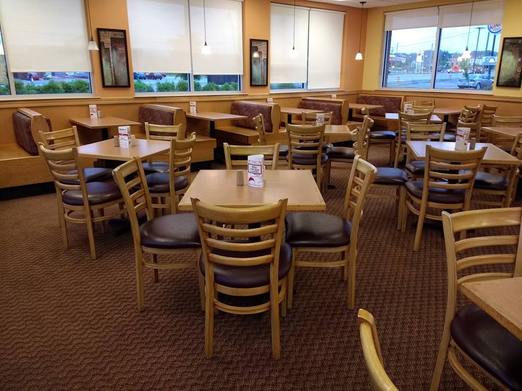 Bojangles Famous Chicken n Biscuits | restaurant | 5070 US-31, Calera, AL 35040, USA | 2056680146 OR +1 205-668-0146