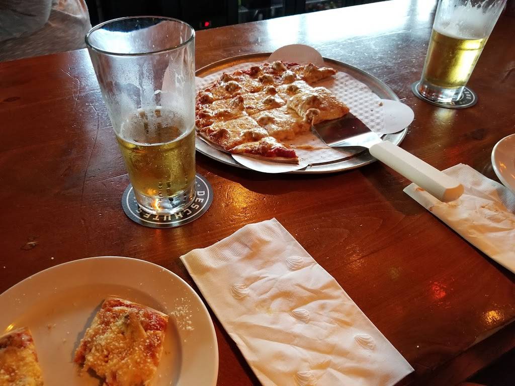 Minneapolis Carbones Pizza & Pub | restaurant | 4705 Cedar Ave S, Minneapolis, MN 55407, USA | 6127240063 OR +1 612-724-0063