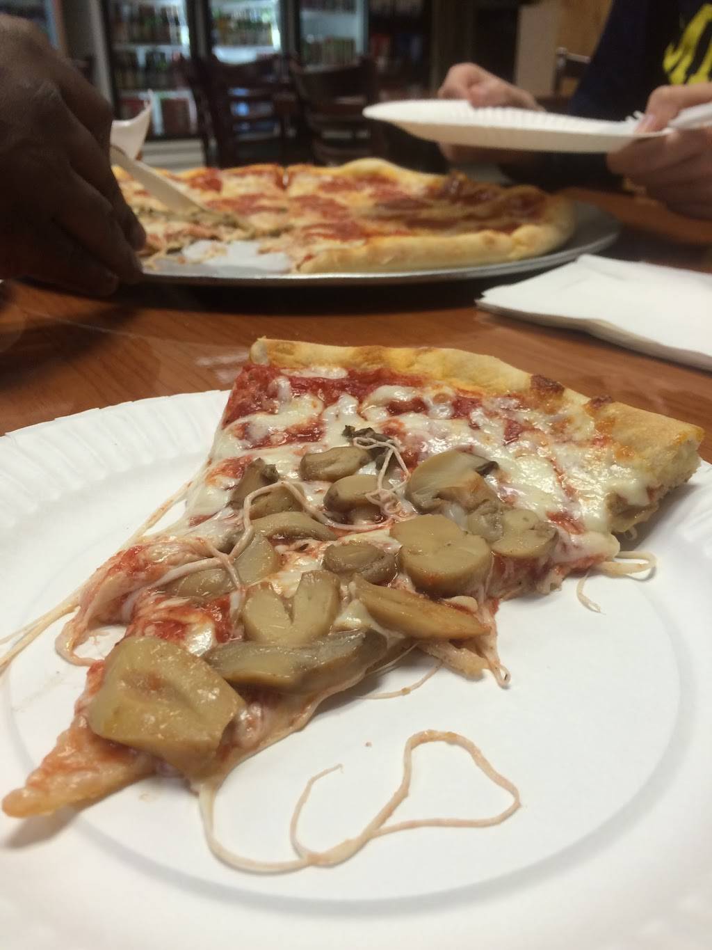 Robertos Pizza Subs And Brew | restaurant | 23 S Union St, Middletown, PA 17057, USA | 7179441298 OR +1 717-944-1298