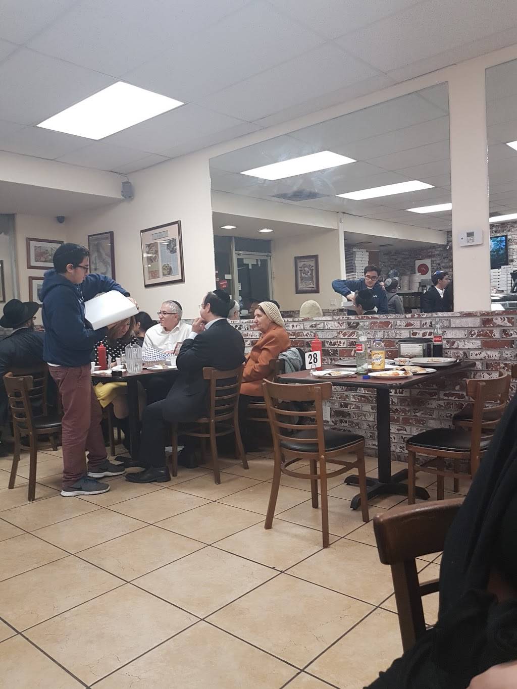 Bramis Kosher Pizza | restaurant | 17736 Sherman Way, Reseda, CA 91335, USA | 8183420611 OR +1 818-342-0611