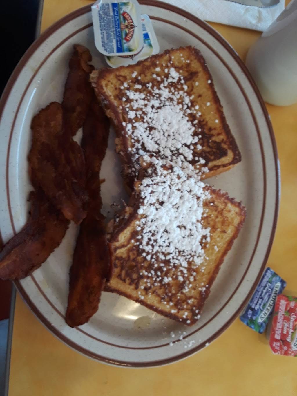 Double Deuce Diner | restaurant | 555 W Main St, Stockbridge, MI 49285, USA | 5178517666 OR +1 517-851-7666