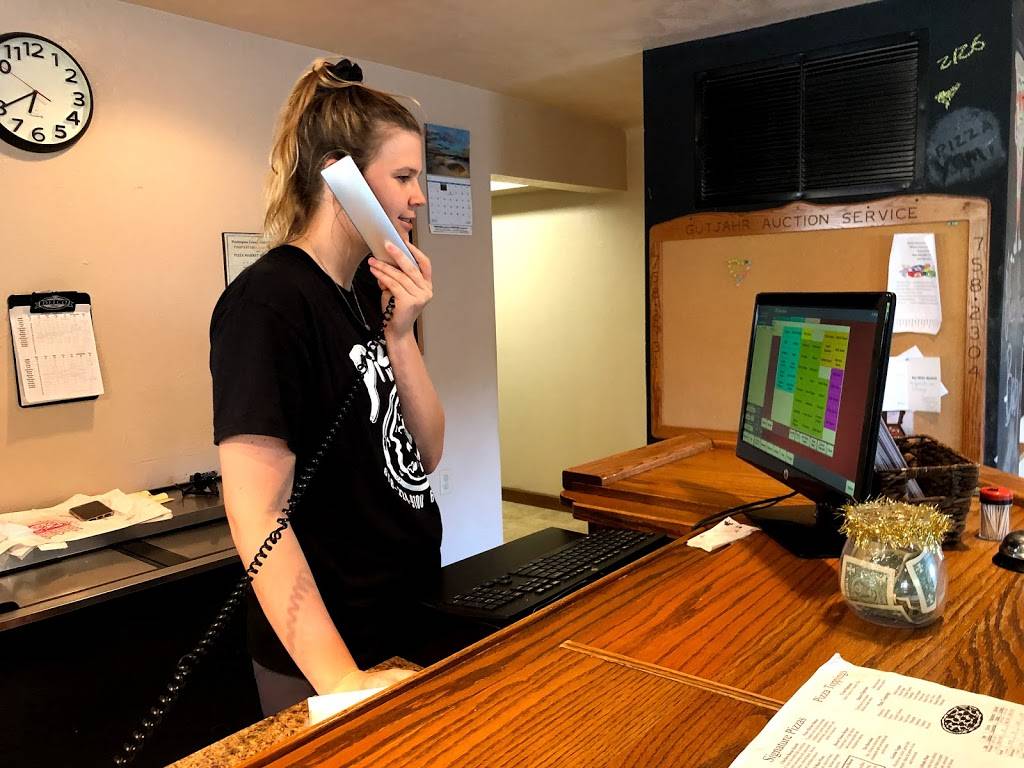 Pizza Market | restaurant | 611 N Hanover St, Okawville, IL 62271, USA | 6182432220 OR +1 618-243-2220